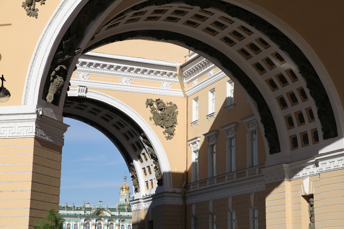 General Staff Building – Здание Главного штаба on to Зимний Дворец – The Winter Palace